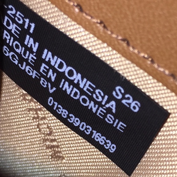 Michael Kors Jet Set Luggage Bifold Wallet - Picture 7 of 8